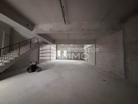 location local d'activités 258 m²