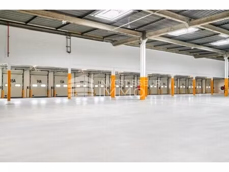 location local d'activités 2 747 m²