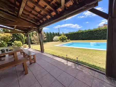 en exclusivité: belle maison familiale avec piscine sur un terrain de 1 187 m2
