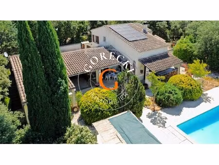 a vendre  vaste maison avec dépendances  à seulement 3 km d'uzès.