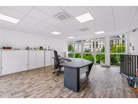 location bureau puteaux 700 m²