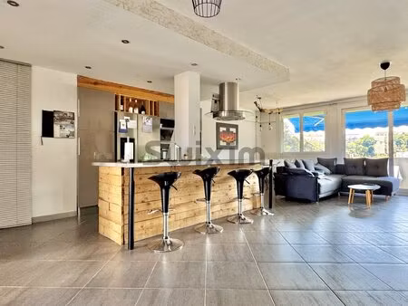 appartement rénové et meublé de type 3 avec balcon