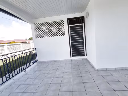 appartement t3 bis de 74 m2 en location avec terrasse à maco