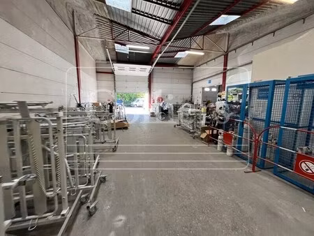 location local d'activités 453 m² à 1 210 m²