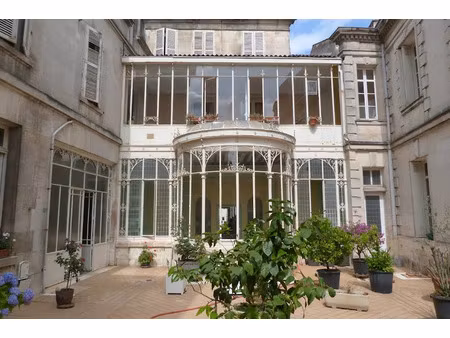 vente immeuble 20 pièces 1150 m² à cognac (16100)  520 000 €