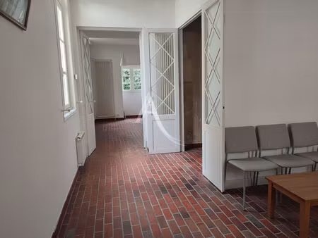 vente immeuble 6 pièces  173.00m²  saintes