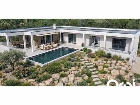 villa avec piscine et terrasse lecci (2a)