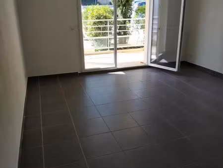 appartement à louer 2 pièces 44.5 m² - le luc (83) - 697€