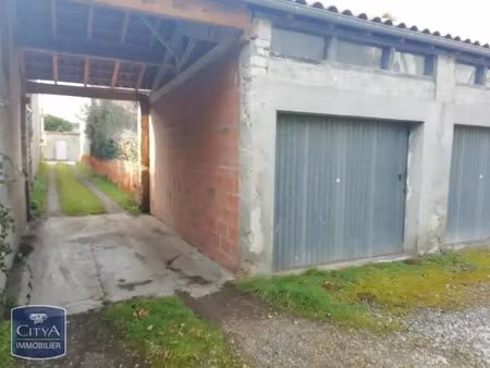 parking à louer 16.5 m² - pamiers (09) - 70€