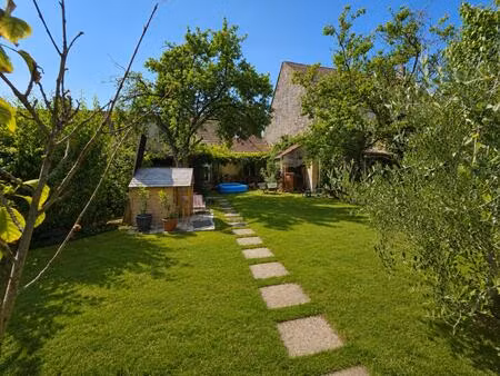 entre dijon et nuits-saint-georges – maison de village avec jardin et dépendances