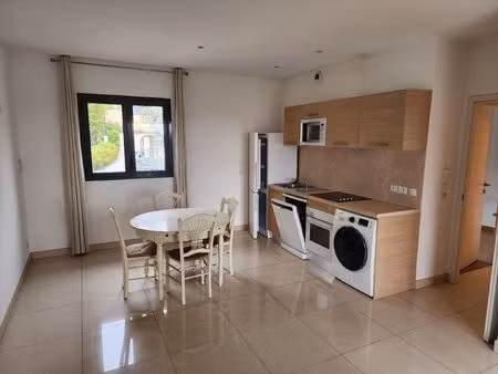 t2 de 47 m² avec balcon  parking & vue dégagée – résidence