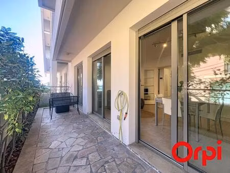 menton  quartier garavan: 2 pièces vue mer de 37 m2 avec terrasse  cave et parking prive