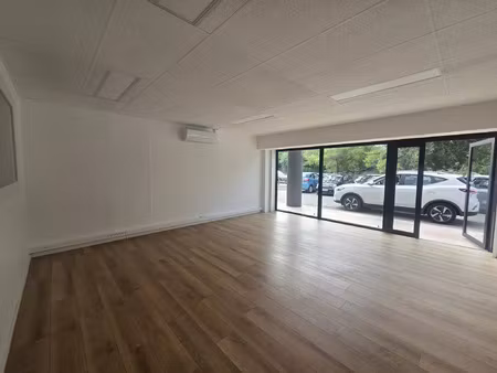 location commerce 3 pièces 61 m² à aix-en-provence (13080)