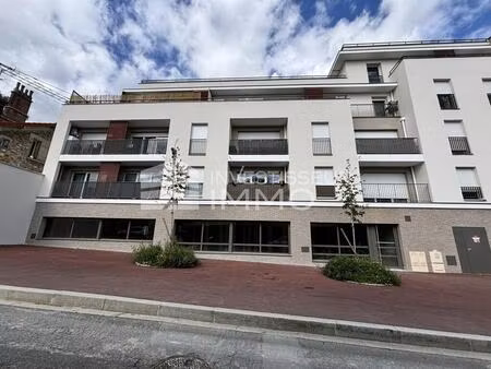 location commerce pomponne 77400 158m²