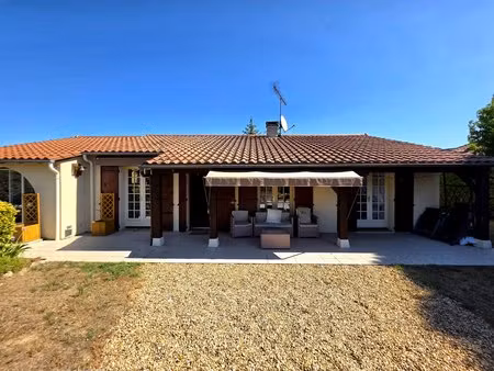 superbe bungalow de 3-chambres avec grand jardin privatif  à quelques minutes à pied d'eym