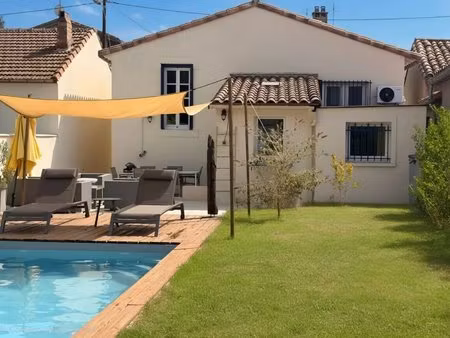 élégante maison de ville avec piscine et jardin à deux pas de la cité de carcassonne.