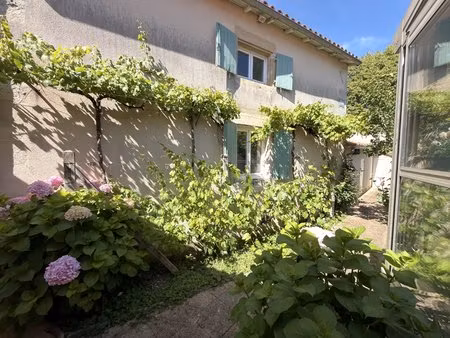 charmante maison en bord de rivière avec dépendance aménageable  atelier et vue imprenable