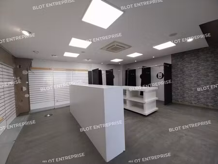 location commerce dinan 22100 84m²