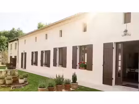 charentaise de 9 pièces principales