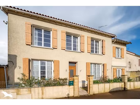 vente maison 6 pièces 127 m² villeneuve-la-comtesse (17330)