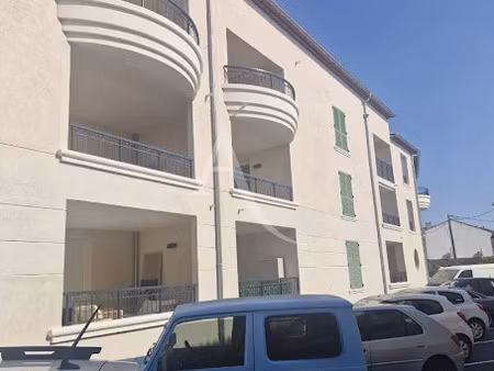 location parking 17 m² à la crau (83260)  70 €
