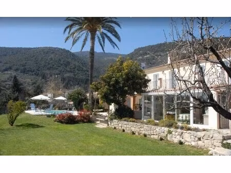 rare - grande maison de village avec piscine à rénover