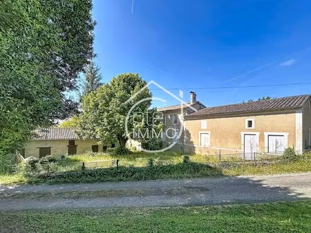 saint-philippe-d'aiguille : maison de charme à rénover
