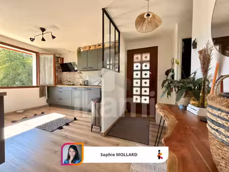 maison individuelle rénovée avec vue exceptionnelle sur le lac du chambon