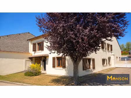 courbesseaux – grande maison de village de 206 m² avec dépen