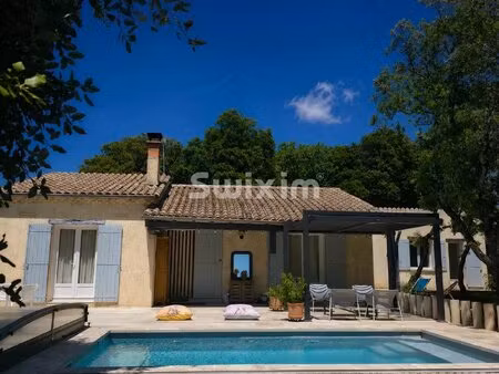 villa de plain-pied avec piscine et grand terrain