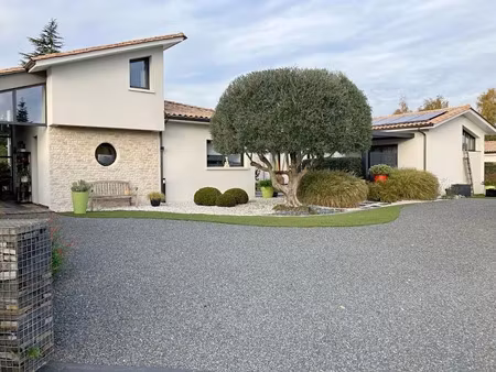 vente villa 7 pièces 205 m² à saint-yrieix-sur-charente (16710)  619 500 €