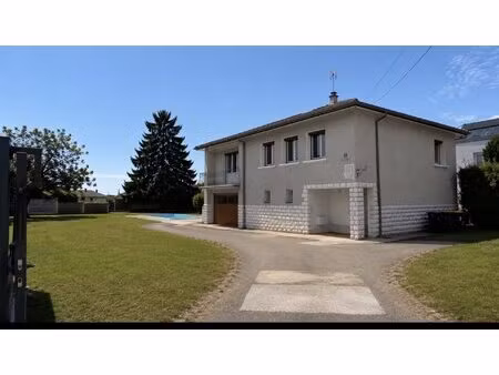 maison familiale avec piscine et terrain de 1 580 m2 partiellement constructibles