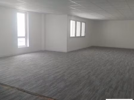 location bureaux 60 m² à 2 487 m²