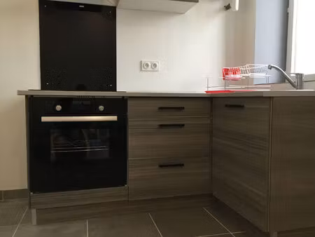 appartement t2 en rez-de-chaussée avec cave et jardin commun - le pechereau