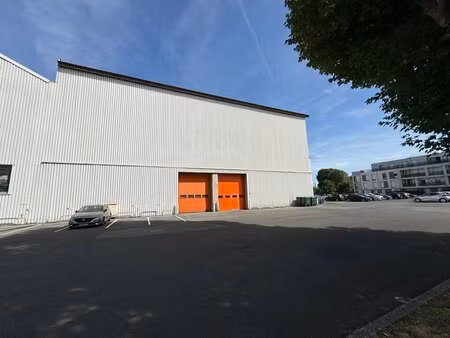 location entrepôt persan 95340 2044m²