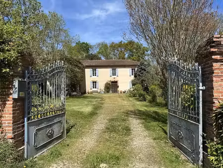 maison de campagne  isolée  parc arboré  piscine