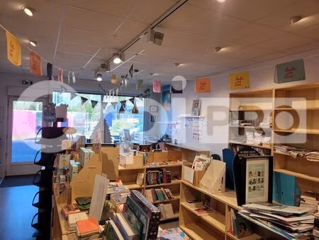 location commerce pessac 33600 63m²