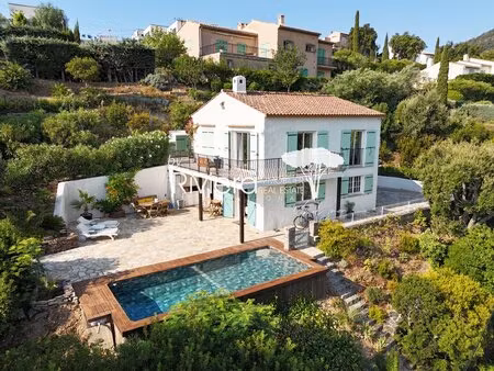 villa avec piscine et vue mer !!!