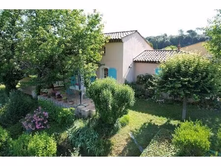 jolie maison située à carces  à 10 minutes de cotignac  au coeur de la provence verte.