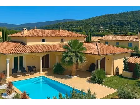 à pied du centre-ville d’aups – charmante villa aux beaux volumes