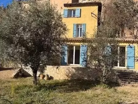 maison de caractère à deux pas du centre de cotignac