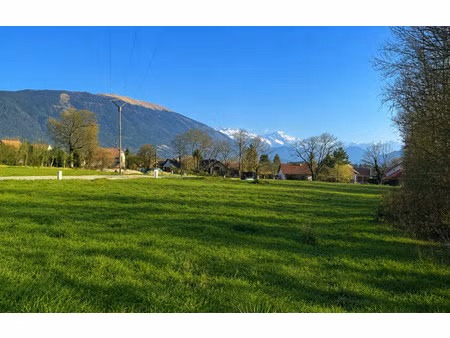 terrain à batir de 600 m² à sinard - 89 000 €