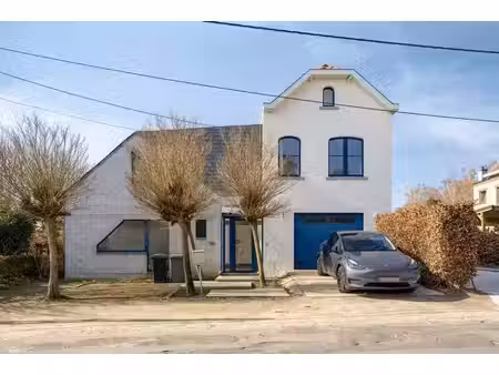 agréable villa sur un beau terrain