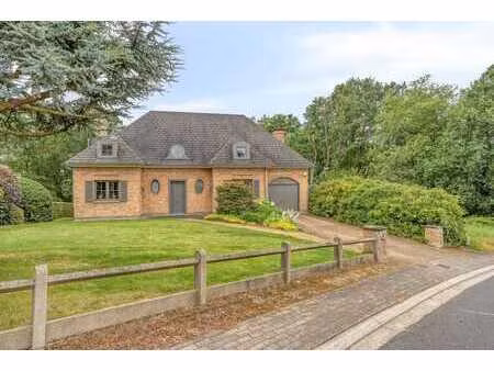 villa de 3 chambres sur un terrain de 13a93ca avec une magni
