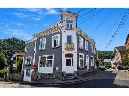 immeuble composé de 3 appartements sur 2 ares 45