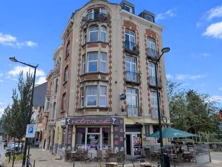 immeuble de rapport: 1 commerce et 3 appartements + combles