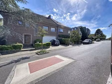 elegante villa a haut potentiel dans quartier prise