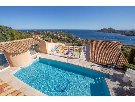 maison de luxe à vendre à agay