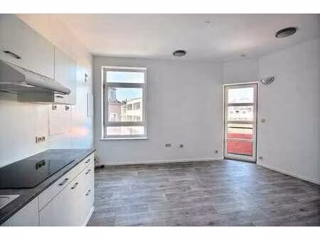 molenbeek: studio avec terrasse à louer !
