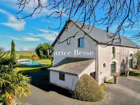 maison de luxe à vendre à la tour-saint-gelin